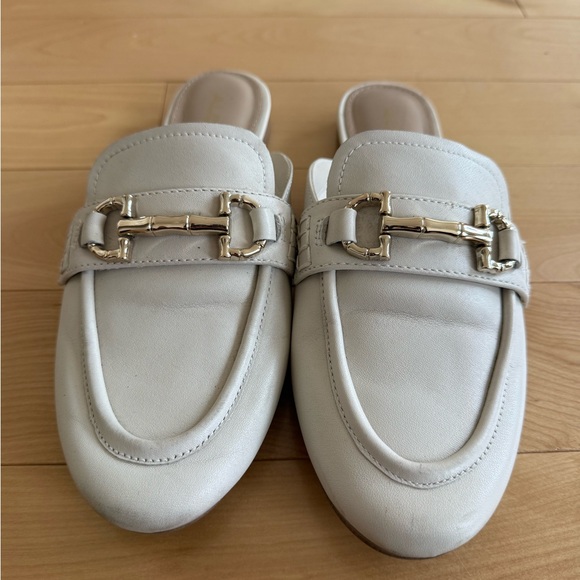 ALDO 6.5 CREAM WHITE AND GOLD LEATHER FLATS SLIP-ON LOAFERS - Picture 2 of 5